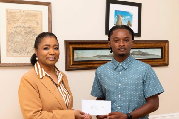 Halo donates $10,000 in scholarship funds